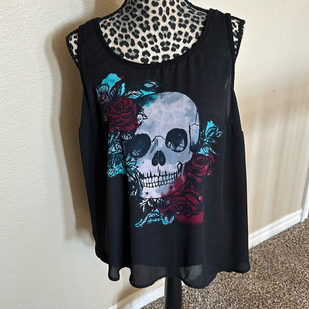 Women’s Torrid skull sleeveless top, size 1 Torrid